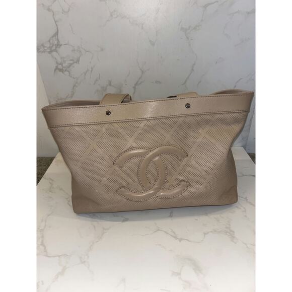 Chanel Beige Quilted Tote Bag - Excellent Condition - Picture 1 of 8